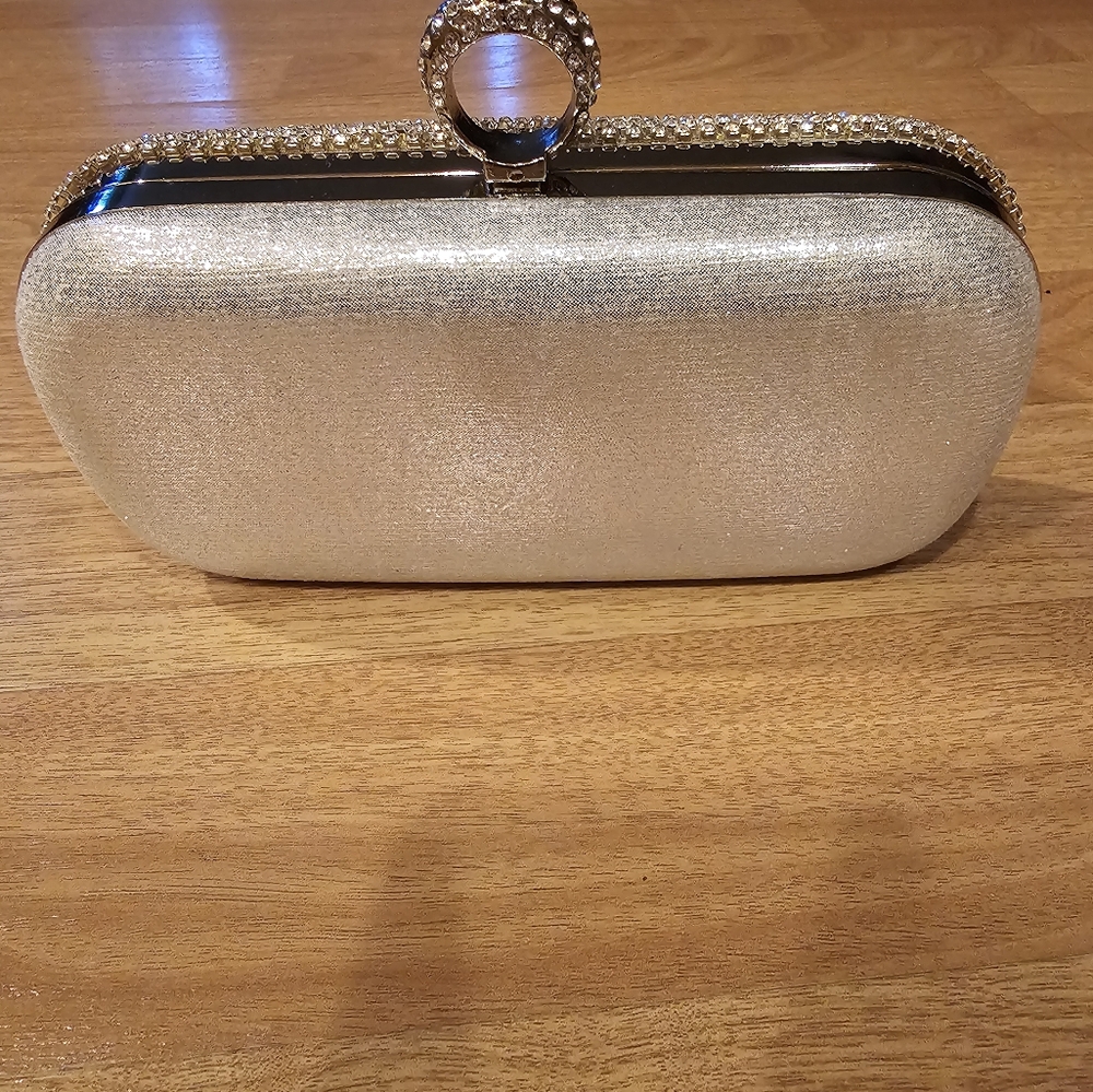 Clutch - Picture 5 of 8